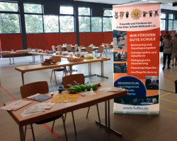 der FuFFES-Stand in OW der FuFFES Stand in OW bei der Einschulung in die FES im August 29019