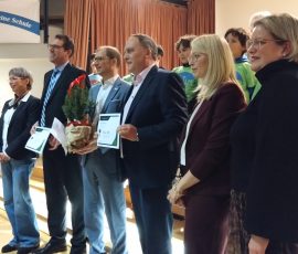 Preisverleihung mit Landrat Weckler und Vertretern für die teilnehmenden Schulen